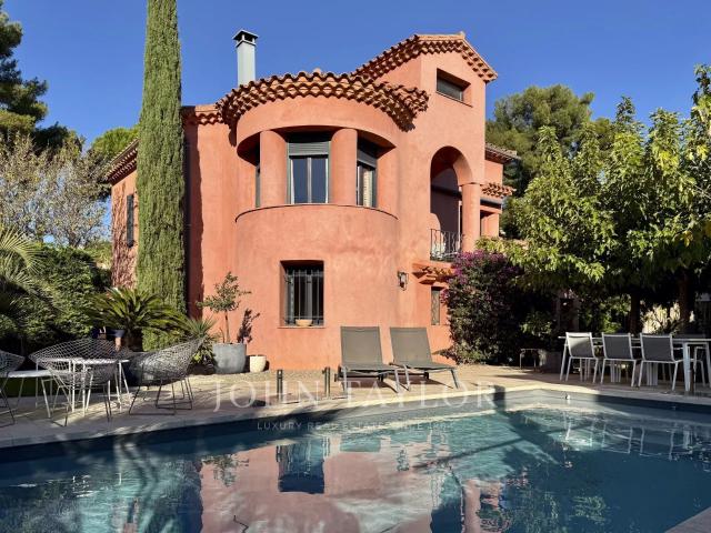 Villa d’architecte à Bandol avec vue mer, piscine et plages. 165m² Bandol