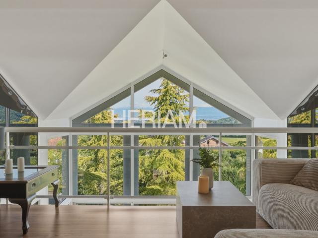 Villa d’architecte avec vue panoramique Mont Blanc & lac Léman Frontière suisse