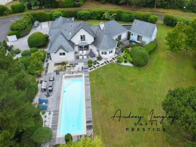 Villa d' architecte avec piscine sur le Golf