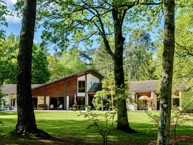 Villa d’architecte des années m2 Terrain de 1,6 ha Piscine C. 350m² Saint Paul lès Dax