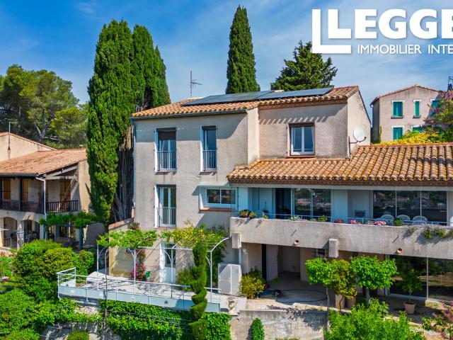 Villa d’architecte moderne avec jardin méditerranéen, vue panoramique sur Carcassonne et suite indépendante