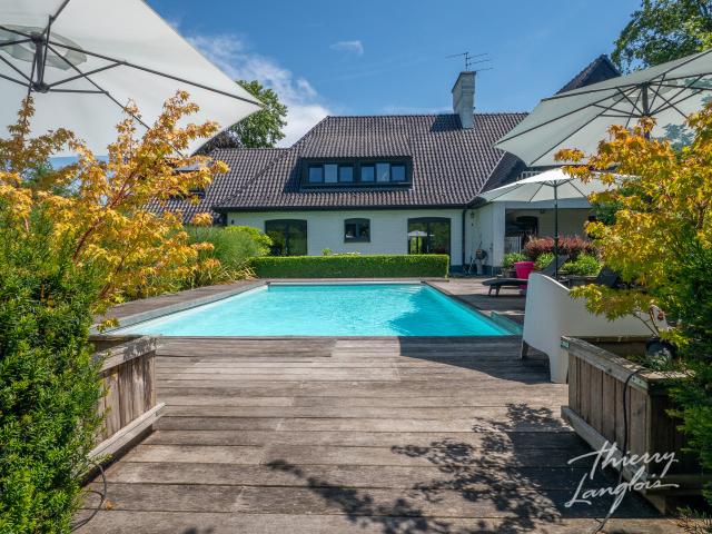 VILLA D’ARCHITECTE RÉNOVÉE AVEC PISCINE CHAUFFÉE À PROXIMITÉ DE CYSOING