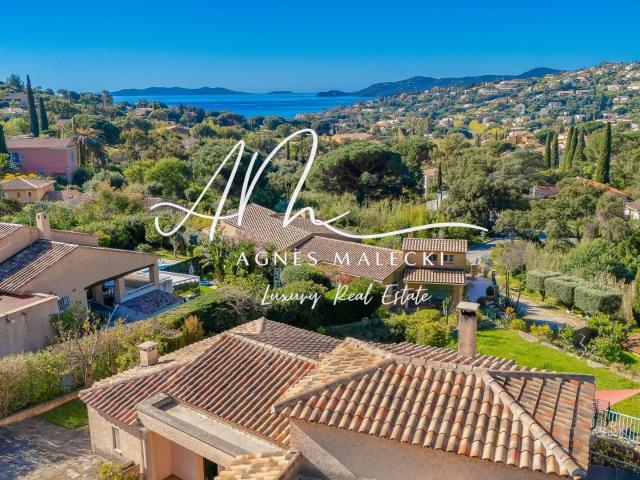 Villa d’architecte Vue mer Environnement privilégié à St cla. 172m² Le Lavandou
