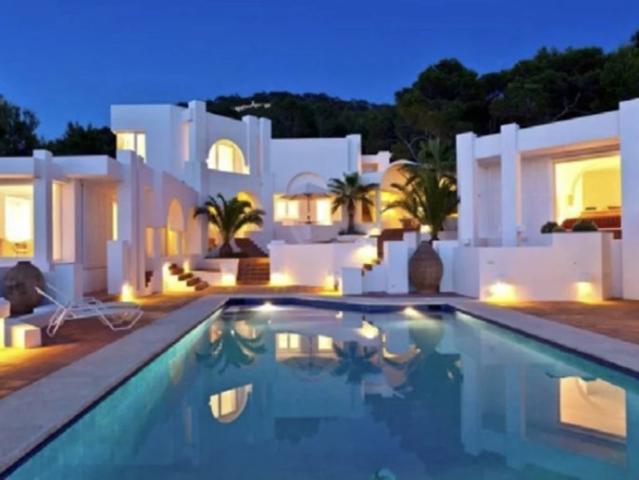 Villa d’Exception à Ibiza – 750 m² – 11 Pièces