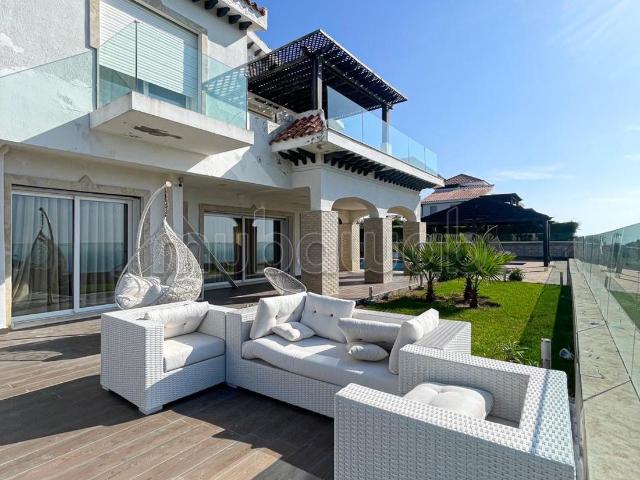 Villa d’exception à louer – luxe, confort et vue panoramique