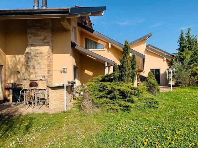 Villa d’Exception aux Portes de la Suisse – 20 Pièces, 385 m² –