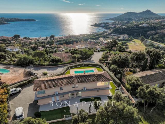 Villa d’Exception avec Vue Panoramique sur la Baie d’Agay 250m² Saint Raphaël