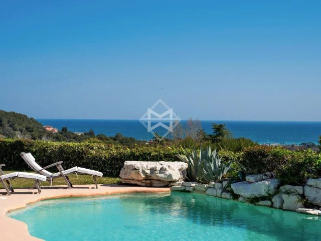 Villa d’exception avec vue panoramique sur la mer au cœur de. 288m² Villeneuve Loubet