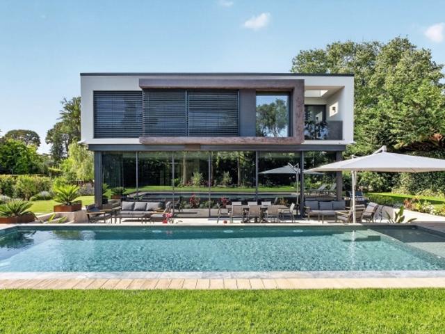 VILLA D’EXCEPTION DANS UN DOMAINE PRIVÉ