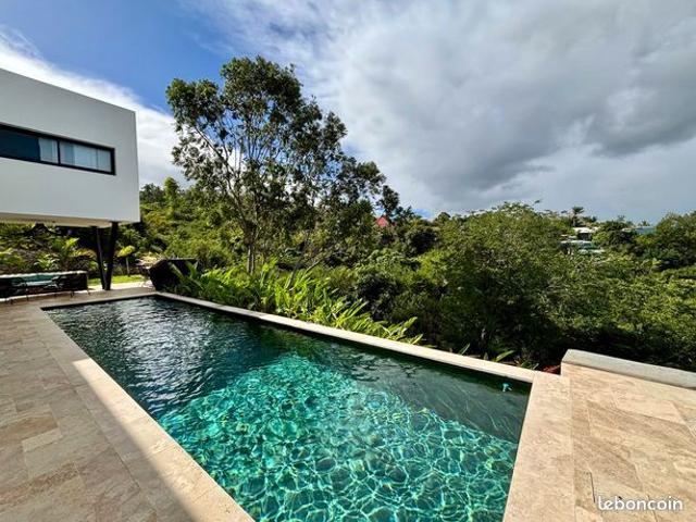 Villa d’Exception en bord de ravine avec vue océan à Étang Salé