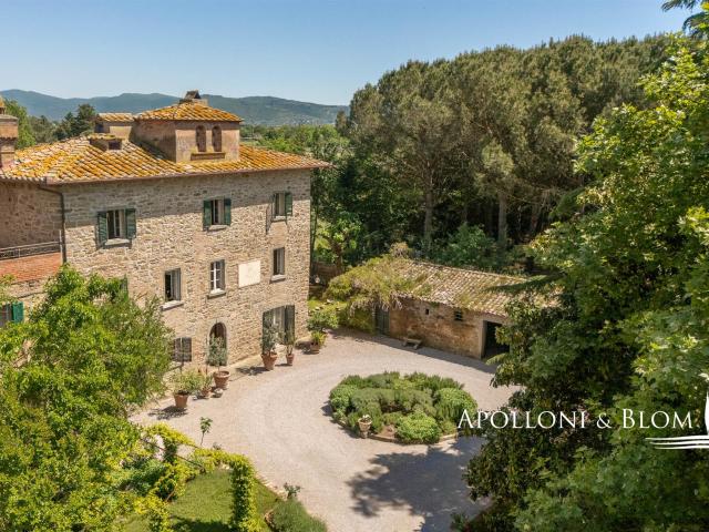 Villa d’Epoca, torretta, annessi da ristrutturare, Cortona –. 662m² Cortona