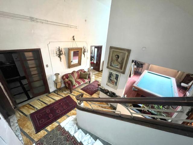 Villa da ristrutturare a Livorno