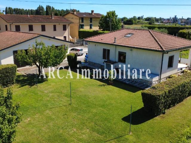 Villa da ristrutturare a Pietrasanta