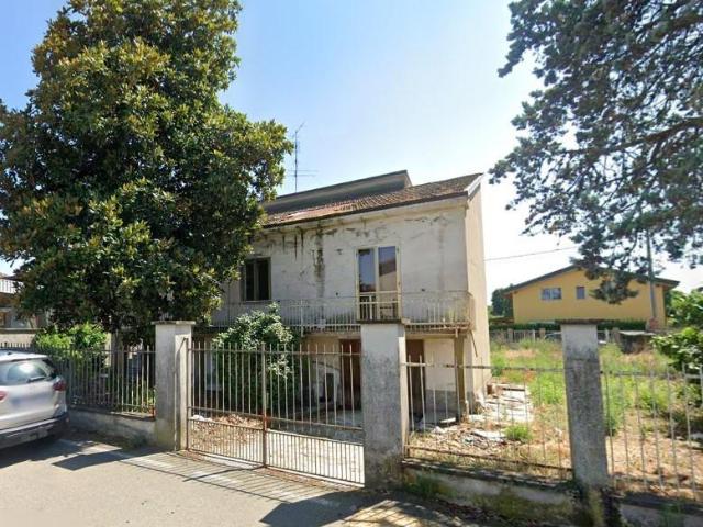 Villa da ristrutturare a Trivolzio