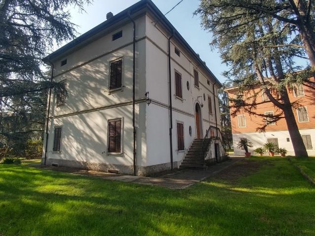 Villa da ristrutturare in via papa giovanni paolo ii 10, Vignola