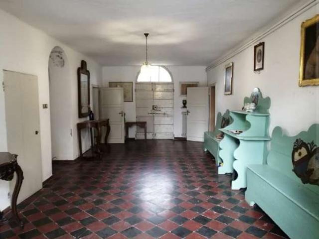 Villa da ristrutturare, Russi pezzolo