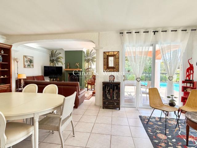 VILLA DANS LE GOLF