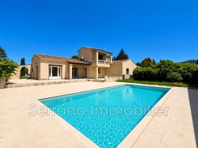 Villa dans secteur recherché avec piscine à Châteaurenard
