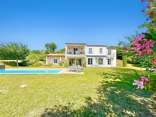 Villa dans un domaine sécurisé à vendre à Grimaud 230m² Grimaud