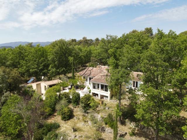 Villa dans un havre de paix avec piscine à Grambois