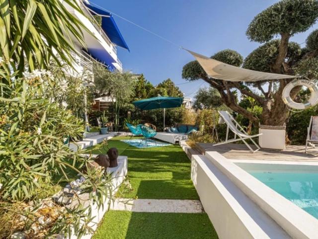Villa d'artiste vue mer, nichée entre le Port et bas Mont Boron