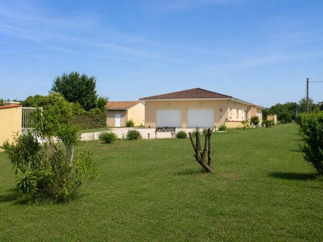 VILLA D'ARCHITECT ATYPIQUE GARAGE 4 VOITURES TERRAIN 2657