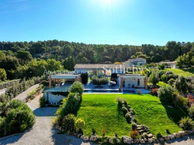 Villa d'architecte 460 m² avec vue dégagée et jardin paysagé