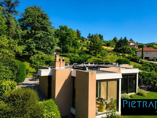 Villa d'architecte 4 chambres vue panoramique imprenable. 151m² Eveux