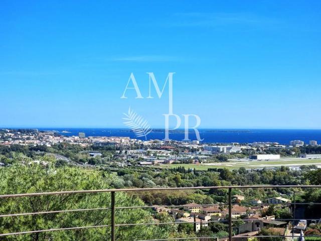 VILLA D’ARCHITECTE AVEC VUE MER & MONTAGNE – UN HAVRE D’EXCEPTION À MANDELIEU