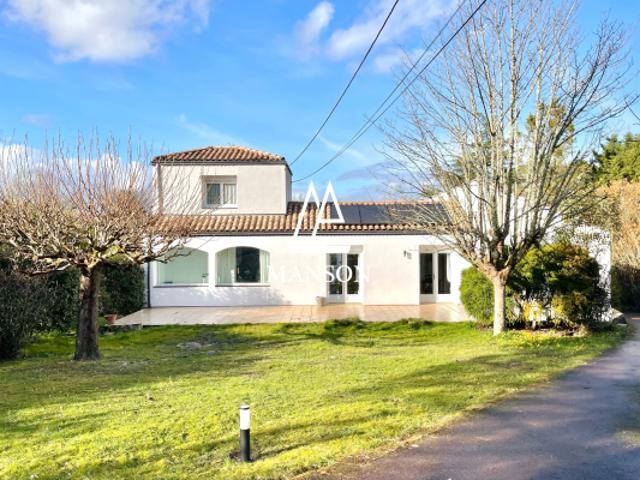 Villa d'architecte 237 m² avec dépendance au calme à Carignan