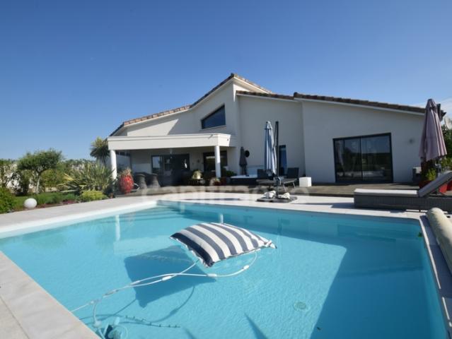 Villa d'architecte 3 chambres piscine jacuzzi dépendances proche de MARMANDE 47
