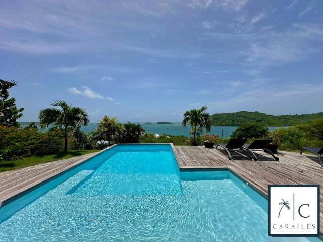Villa d'Architecte à Vendre au Robert Vue Mer & Accès Ponton Privé