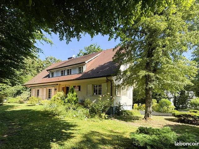 Villa d'architecte au bois du roy – un écrin de verdure aux portes de la ville