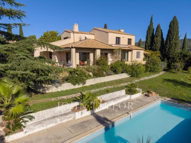 Villa d'architecte avec grand garage au calme à Sanary sur M. 217m² Sanary sur Mer