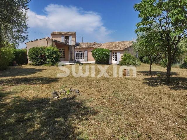 Villa d'architecte au calme et sans vis à vis. 125m² Valréas