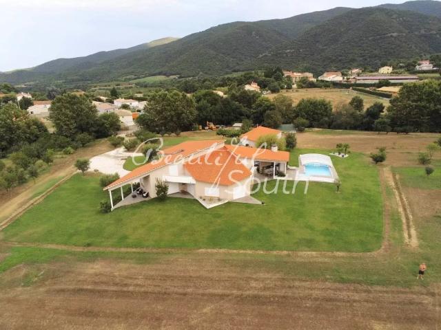 Villa D'architecte Aux Vues Panoramiques Sur 2 Hectares, Sr. 279m² Vinça