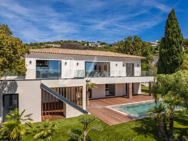 Villa d'architecte avec piscine chauffée et vue mer imprenable, Les Issambres