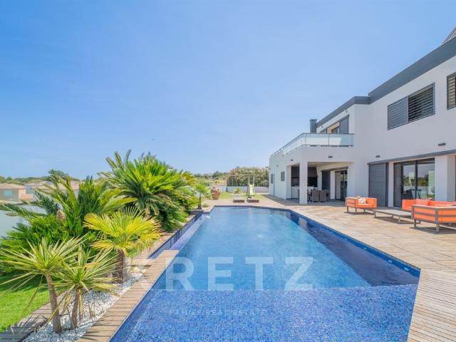 Villa d'architecte avec piscine à débordement 314m² Villeneuve Lès Béziers