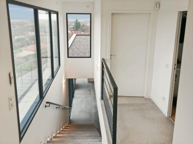 Villa d'architecte avec piscine une vue à couper le souffl