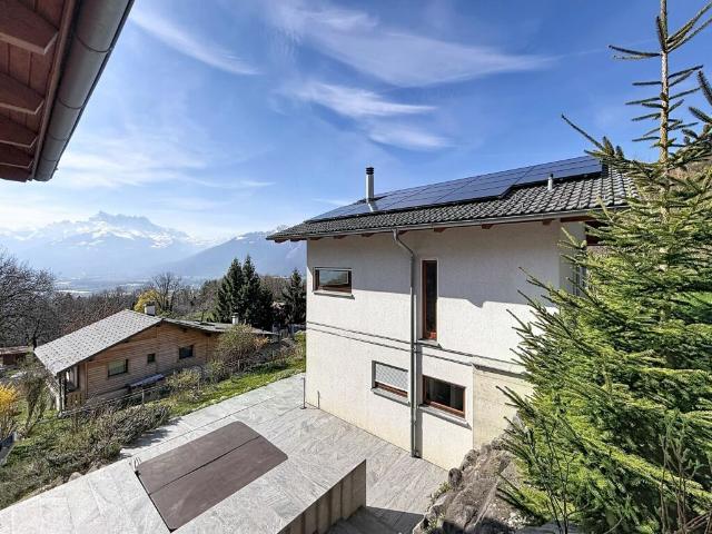 Villa d'architecte avec spectaculaire vue panoramique sur la plaine et les Dents du Midi