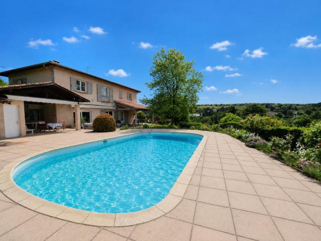 VILLA D'ARCHITECTE AVEC VUE CHAMPETRE A ST GALMIER