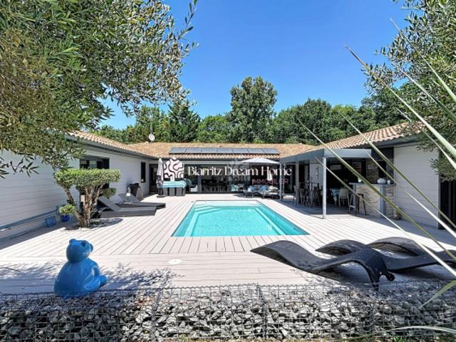 Villa d'architecte contemporaine au calme absolu à 600 m du l
