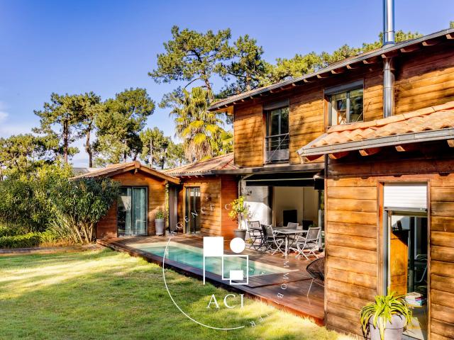 Villa d'architecte contemporaine à Arcachon en lisière de forêt