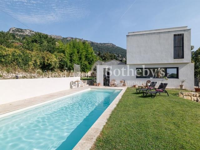 Villa d'architecte contemporaine à vendre à Vence avec piscine et appartement indépendant