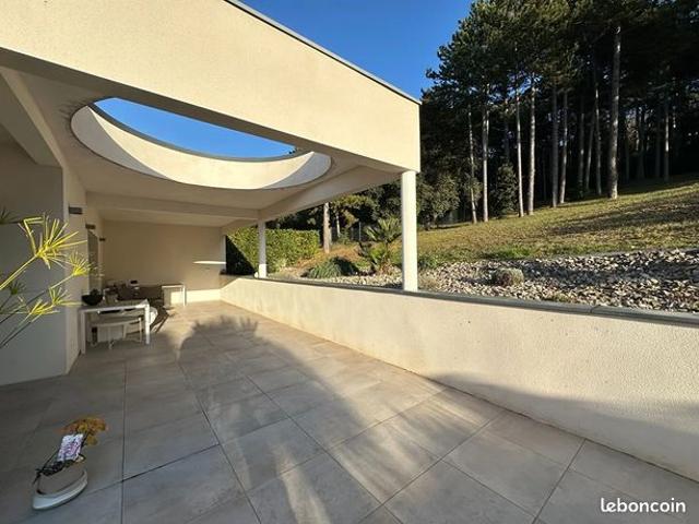 Villa d'Architecte de 216 m² avec Vue Imprenable