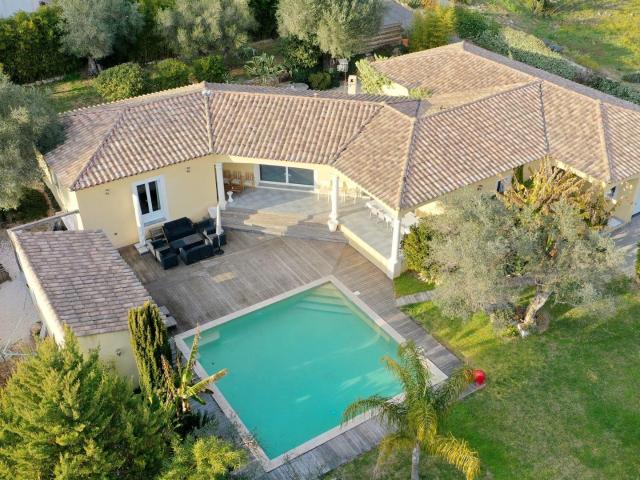 Villa d'architecte de 221m2 9P 7Ch avec Piscine et Pool hous. 221m² Solliès Pont