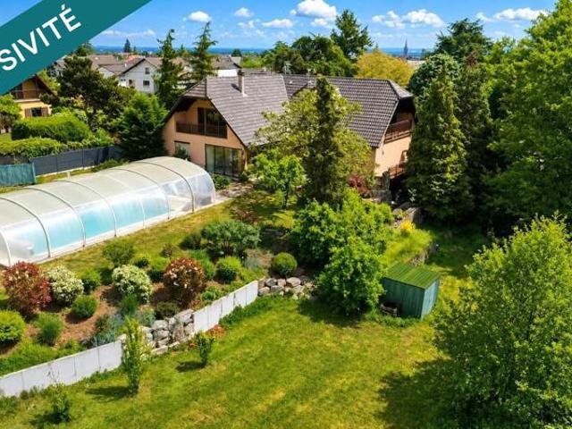 Villa d'architecte de 300m² avec piscine de 12,50x5m sur un terrain de 2512m²
