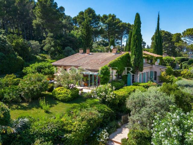 Villa d'architecte de plus de 220m2 sur les hauteurs de Jonq. 224m² Jonquerettes