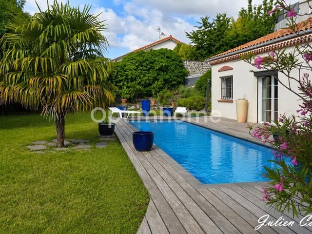 VILLA D'ARCHITECTE D'EXCEPTION – 265 m² – PISCINE – VUE PANORAMIQUE – CHANTERANNE