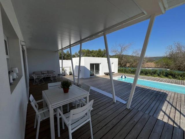 Maison d'architecte en 3 chambres, piscine et logement indépendant